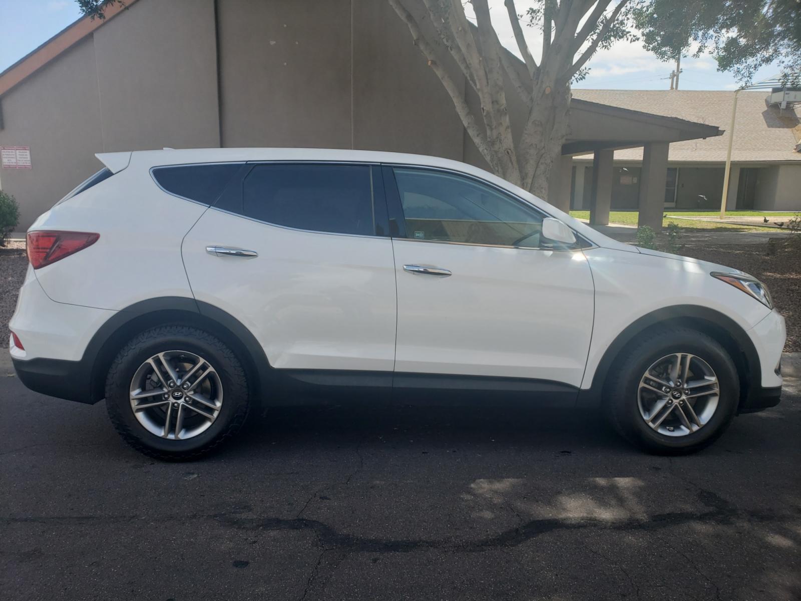 2017 WHITE /gray and black Hyundai Santa Fe SE sport (5NMZT3LB6HH) with an 2.4L L4 DOHC 16V engine, 4-Speed Automatic transmission, located at 323 E Dunlap Ave., Phoenix, AZ, 85020, (602) 331-9000, 33.567677, -112.069000 - 2017 Hyundai Santa Fe Sport,........A Must See!! No accidents, Ice cold AC. The SUV is gorgeous inside and out. Power windows, Power door locks, Touch screen Stereo/CD Player, Phone sync, Bluetooth, Backup camera, Beautiful gray and black interior with gray cloth seats in near perfect condition, Inc - Photo #4